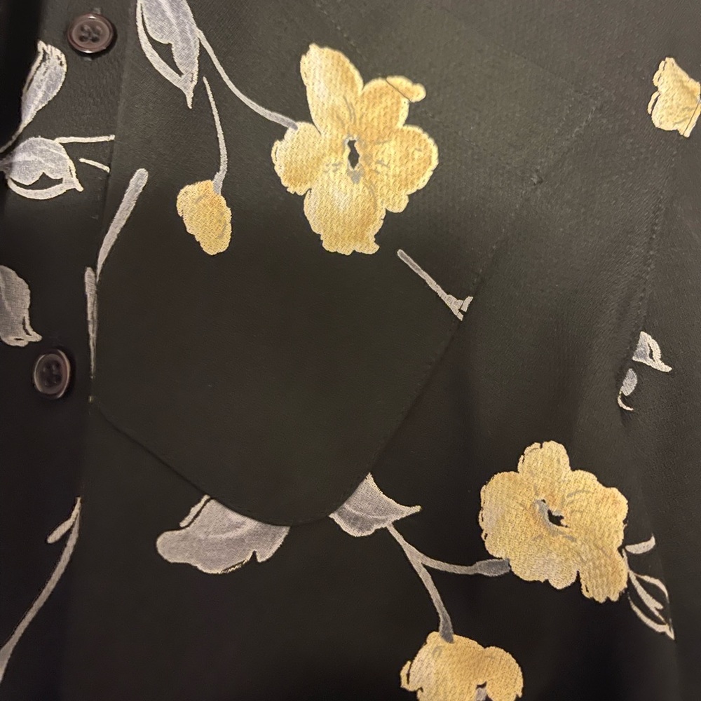 Button down flower shirt - Picture 3 of 4